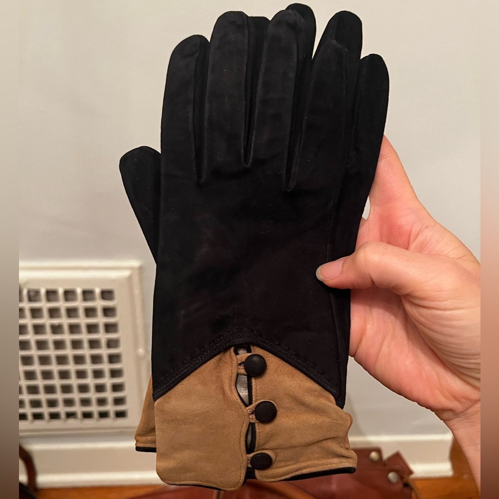Stunning Emporio Armani Women’s Suede Leather Gloves